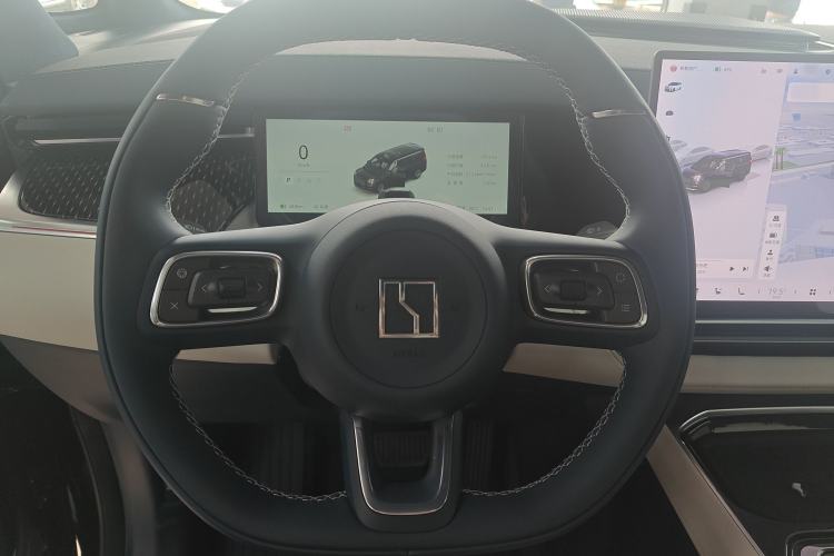 Used Zeekr 009 2024 Six-Seat Executive Version 4WD 108 kWh Steering Wheel