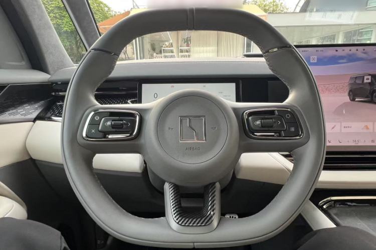 Used Zeekr 009 2024 7-Seater Walk-Through Version Four-Wheel Drive 108 kWh Steering Wheel