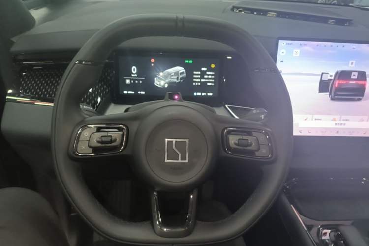Used Zeekr 009 2024 7-Seater Walk-Through Version Four-Wheel Drive 108 kWh Steering Wheel