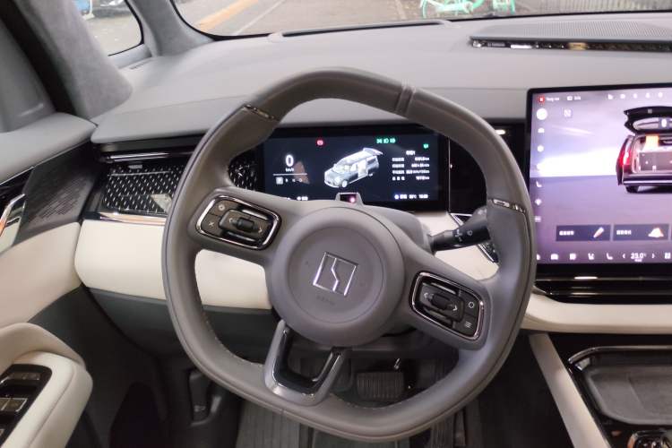 Used Zeekr 009 2024 7-Seater Aisle Version 108 kWh Steering Wheel