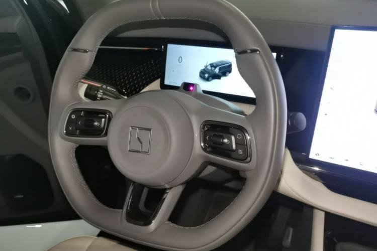 Used Zeekr 009 2024 7-Seater Walk-Through Version Four-Wheel Drive 108 kWh Steering Wheel