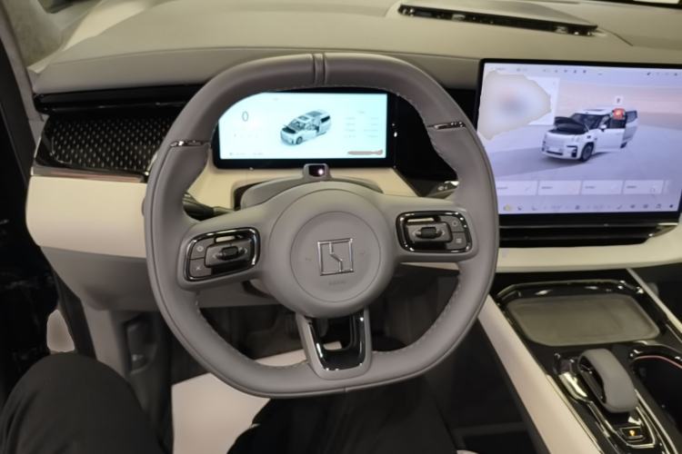 Used Zeekr 009 2024 7-Seater Walk-Through Version Four-Wheel Drive 108 kWh Steering Wheel