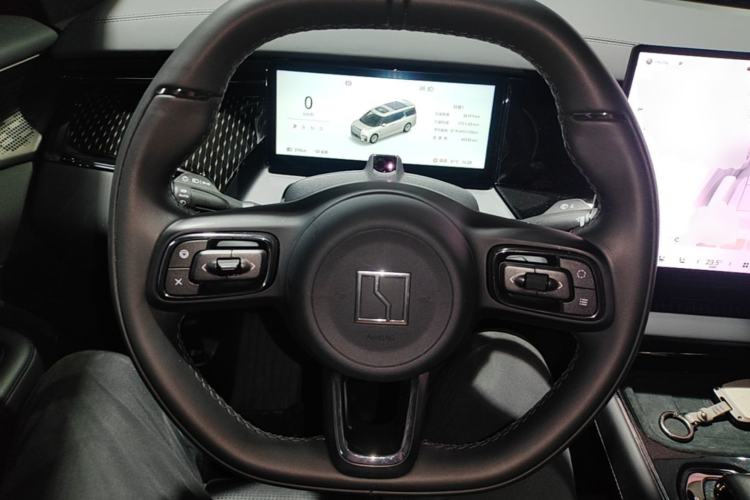 Used Zeekr 009 2024 7-Seater Walk-Through Version Four-Wheel Drive 108 kWh Steering Wheel