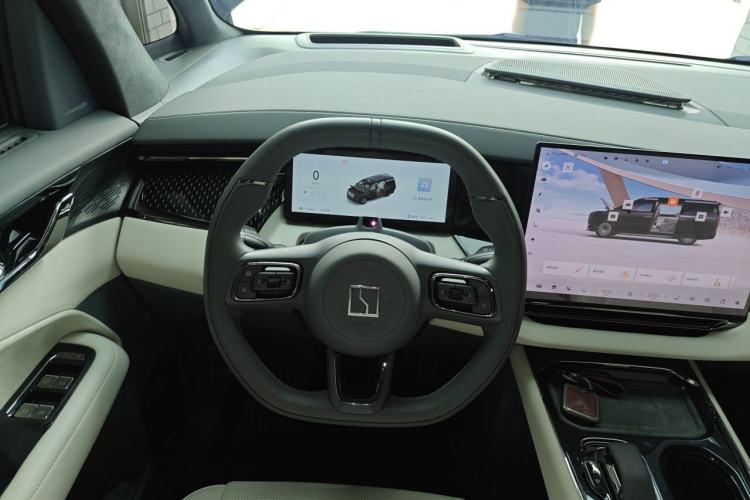 Used Zeekr 009 2024 7-Seater Walk-Through Version Four-Wheel Drive 108 kWh Steering Wheel