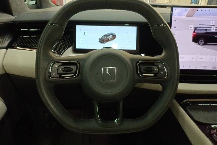 Used Zeekr 009 2024 7-Seater Walk-Through Version Four-Wheel Drive 108 kWh Steering Wheel