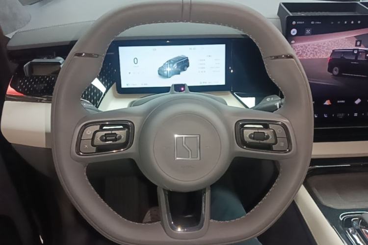 Used Zeekr 009 2024 7-Seater Walk-Through Version Four-Wheel Drive 108 kWh Steering Wheel
