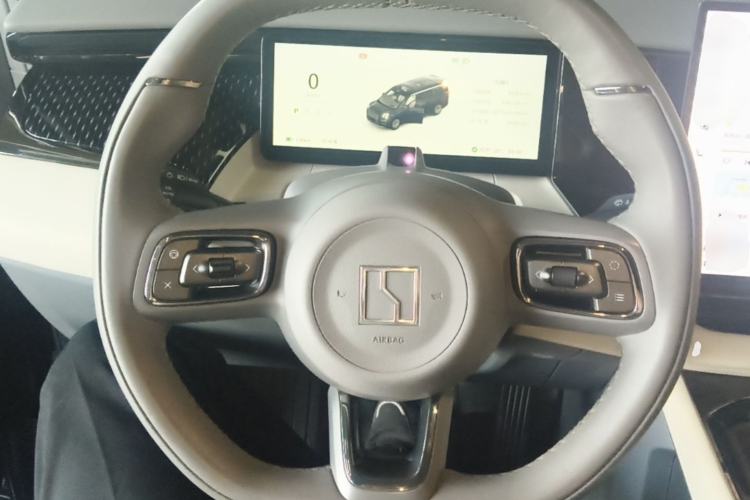 Used Zeekr 009 2024 7-Seater Walk-Through Version Four-Wheel Drive 108 kWh Steering Wheel
