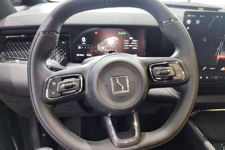 Used Zeekr 009 2024 Six-Seat Executive Version 4WD 108 kWh Steering Wheel
