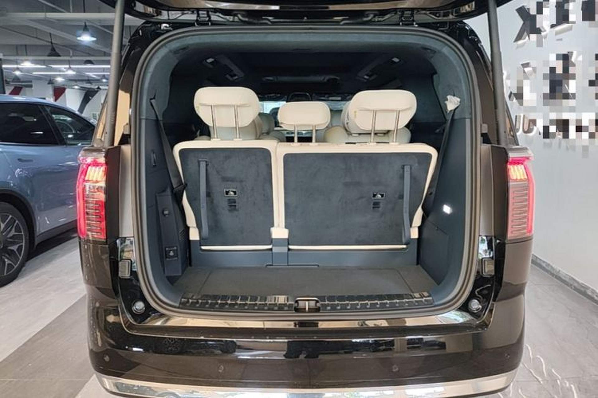 Used Zeekr 009 2024 7-Seater Walk-through Version 4WD 140 kWh Trunk