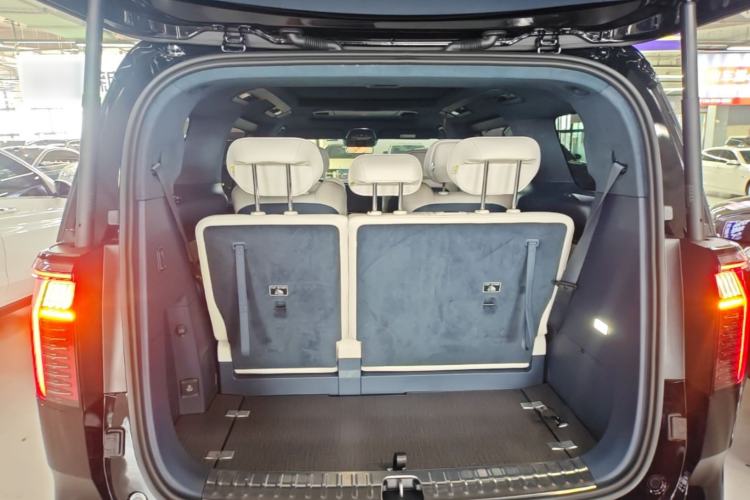 Used Zeekr 009 2024 7-Seater Walk-Through Version Four-Wheel Drive 108 kWh Trunk