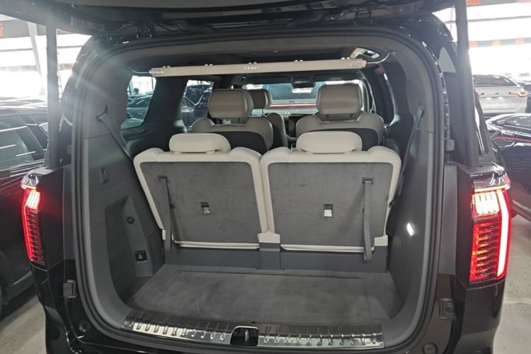 Used Zeekr 009 2024 Six-Seat Executive Version 4WD 108 kWh Trunk
