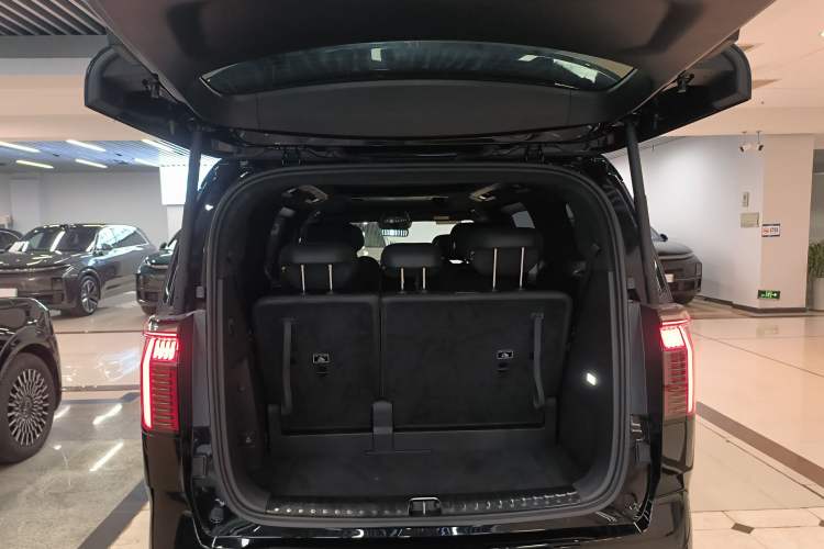Used Zeekr 009 2024 7-Seater Aisle Version 108 kWh Trunk