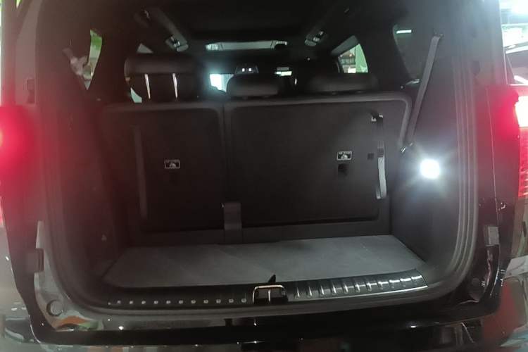 Used Zeekr 009 2024 7-Seater Walk-Through Version Four-Wheel Drive 108 kWh Trunk