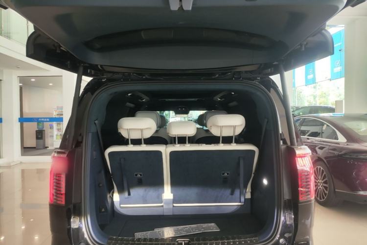 Used Zeekr 009 2024 7-Seater Walk-Through Version Four-Wheel Drive 108 kWh Trunk