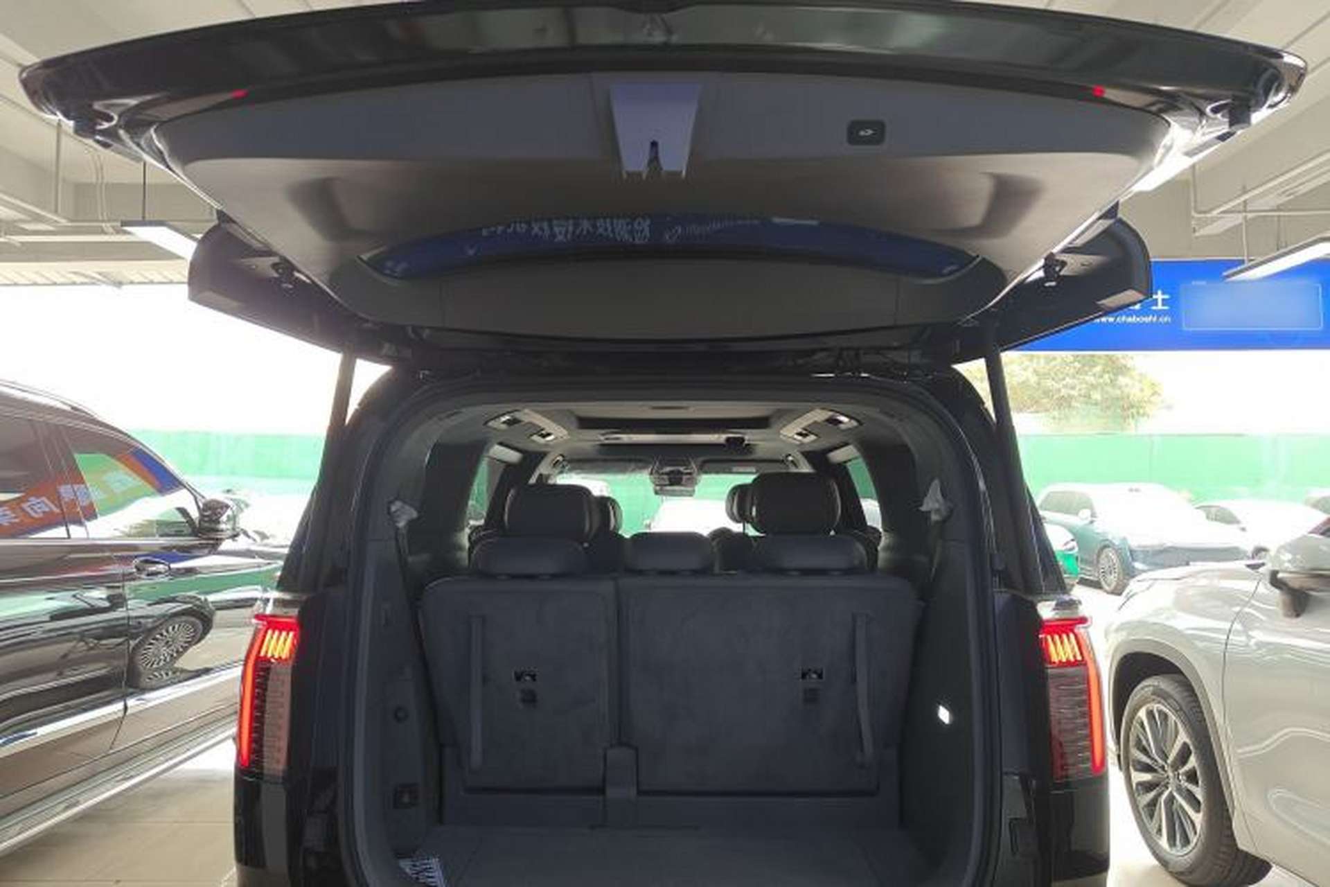 Used Zeekr 009 2024 7-Seater Aisle Version 108 kWh Trunk