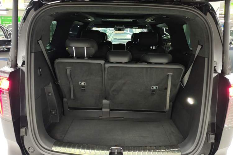 Used Zeekr 009 2024 7-Seater Walk-Through Version Four-Wheel Drive 108 kWh Trunk