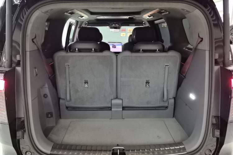 Used Zeekr 009 2024 Six-Seat Executive Version 4WD 108 kWh Trunk