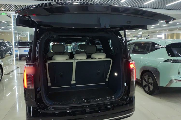 Used Zeekr 009 2024 7-Seater Aisle Version 108 kWh Trunk
