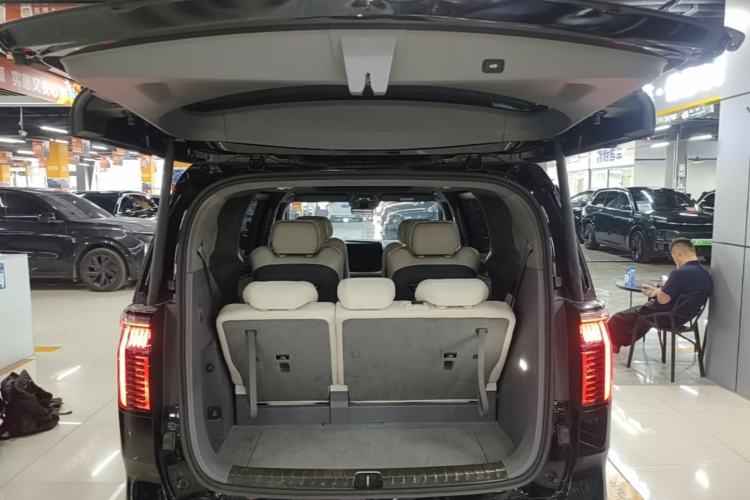 Used Zeekr 009 2024 7-Seater Aisle Version 108 kWh Trunk