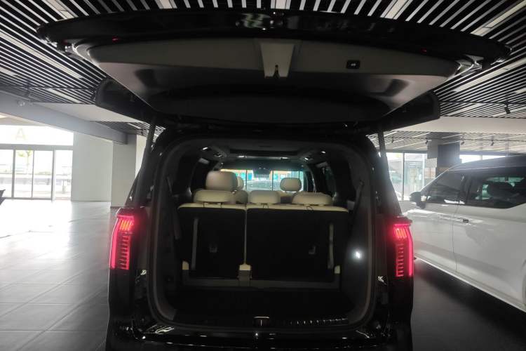 Used Zeekr 009 2024 7-Seater Walk-Through Version Four-Wheel Drive 108 kWh Trunk