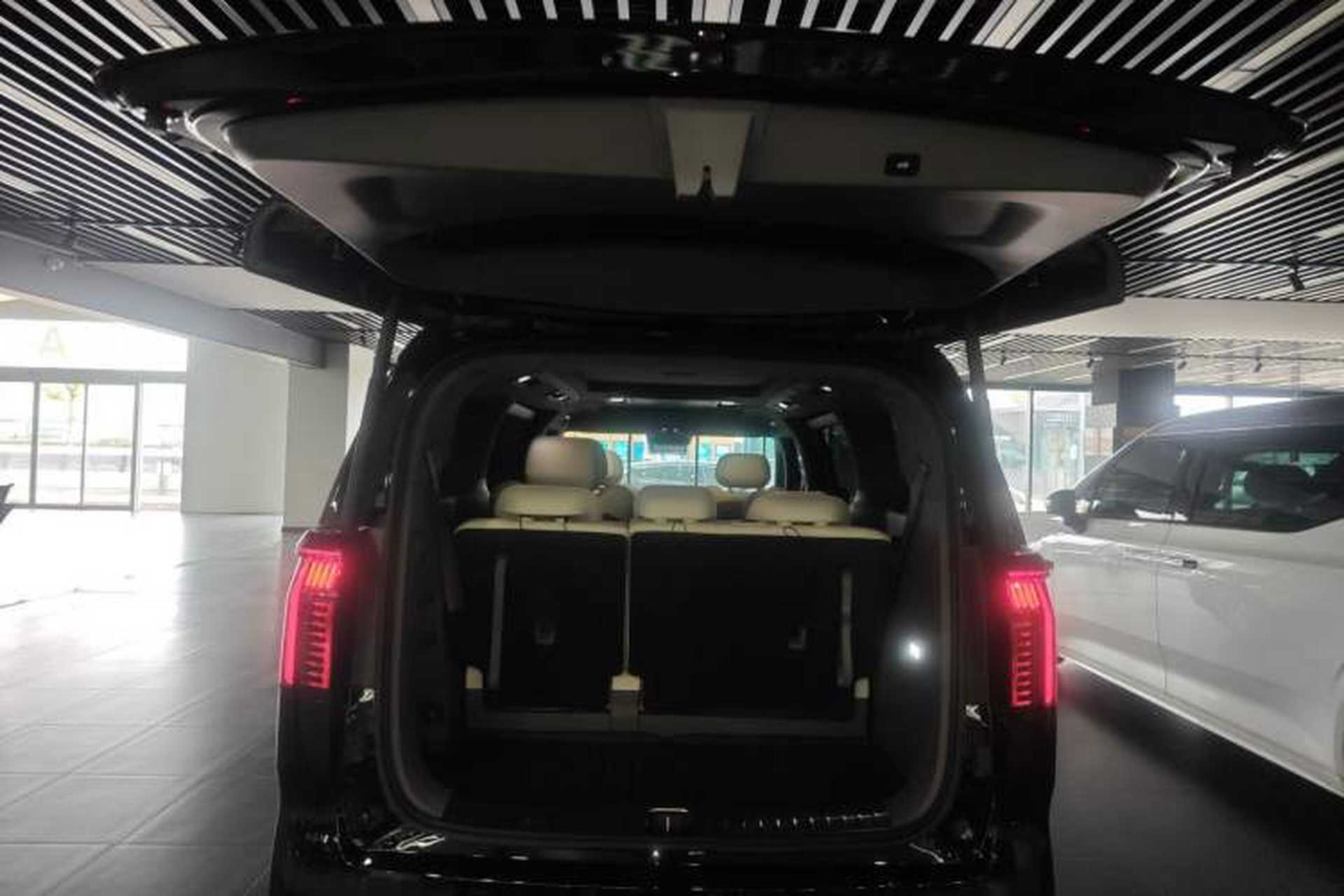 Used Zeekr 009 2024 7-Seater Walk-Through Version Four-Wheel Drive 108 kWh Trunk