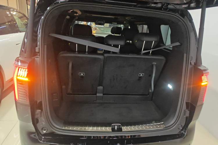 Used Zeekr 009 2024 7-Seater Walk-Through Version Four-Wheel Drive 108 kWh Trunk
