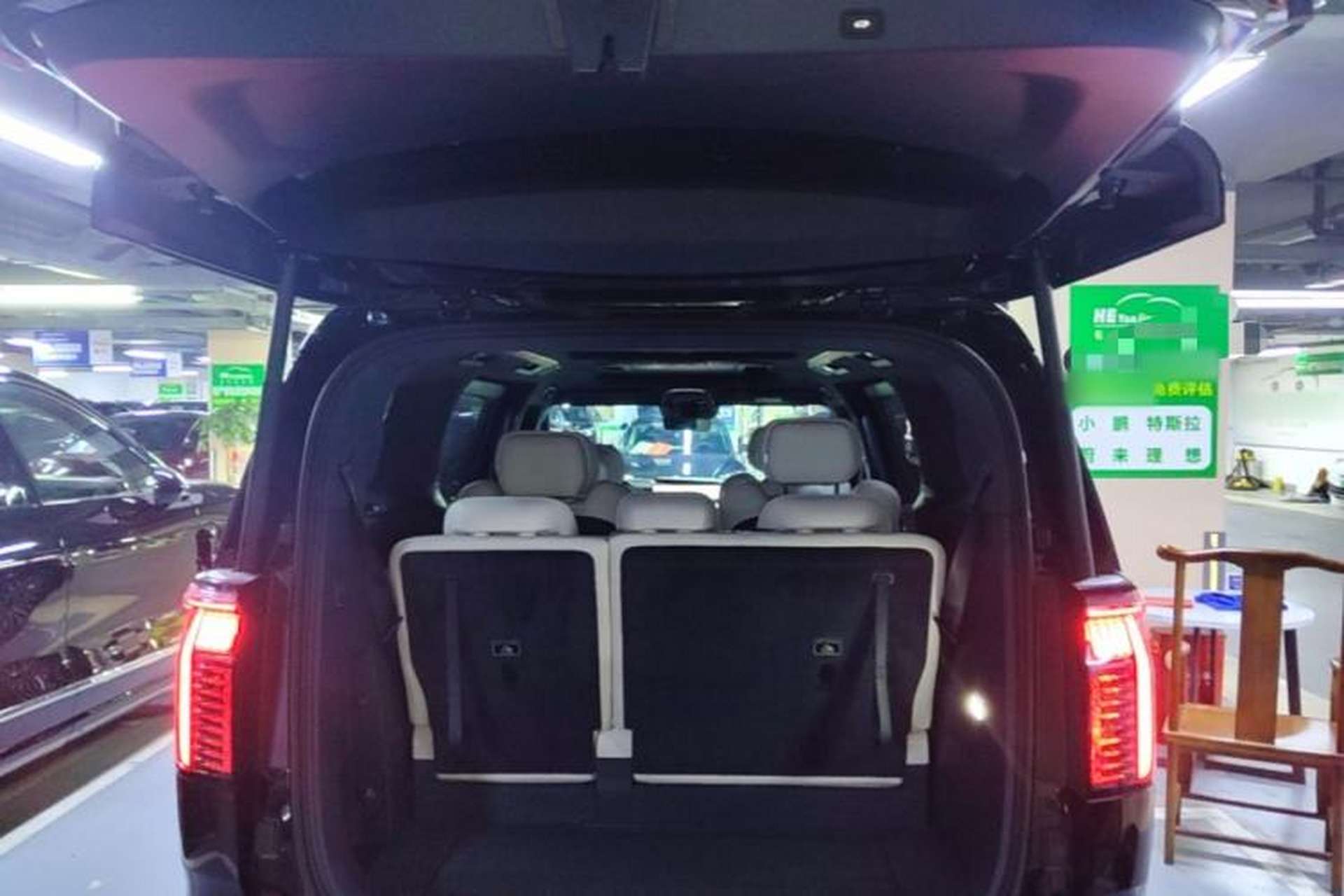 Used Zeekr 009 2024 7-Seater Aisle Version 108 kWh Trunk