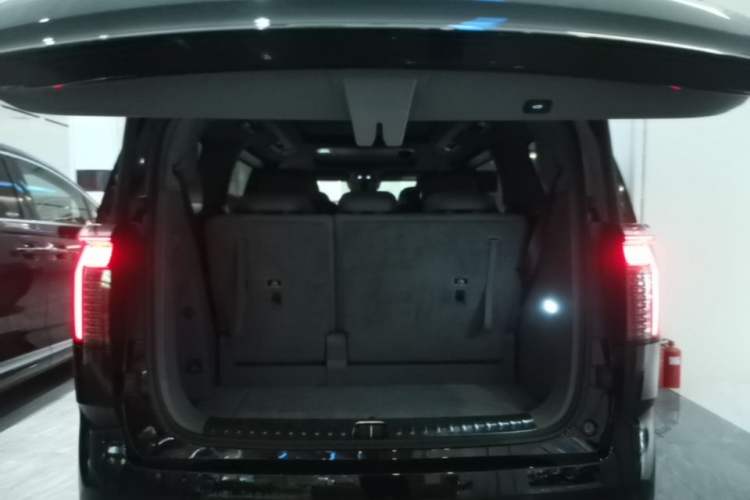 Used Zeekr 009 2024 7-Seater Walk-Through Version Four-Wheel Drive 108 kWh Trunk