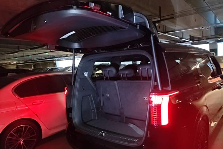 Used Zeekr 009 2024 7-Seater Aisle Version 108 kWh Trunk
