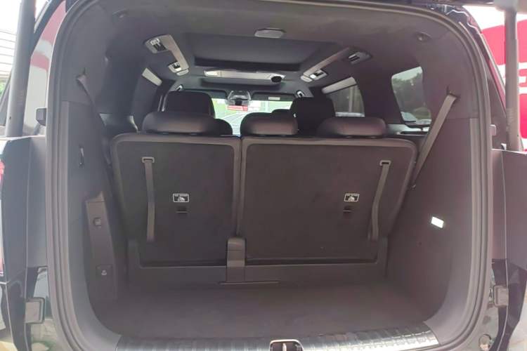 Used Zeekr 009 2024 7-Seater Walk-Through Version Four-Wheel Drive 108 kWh Trunk