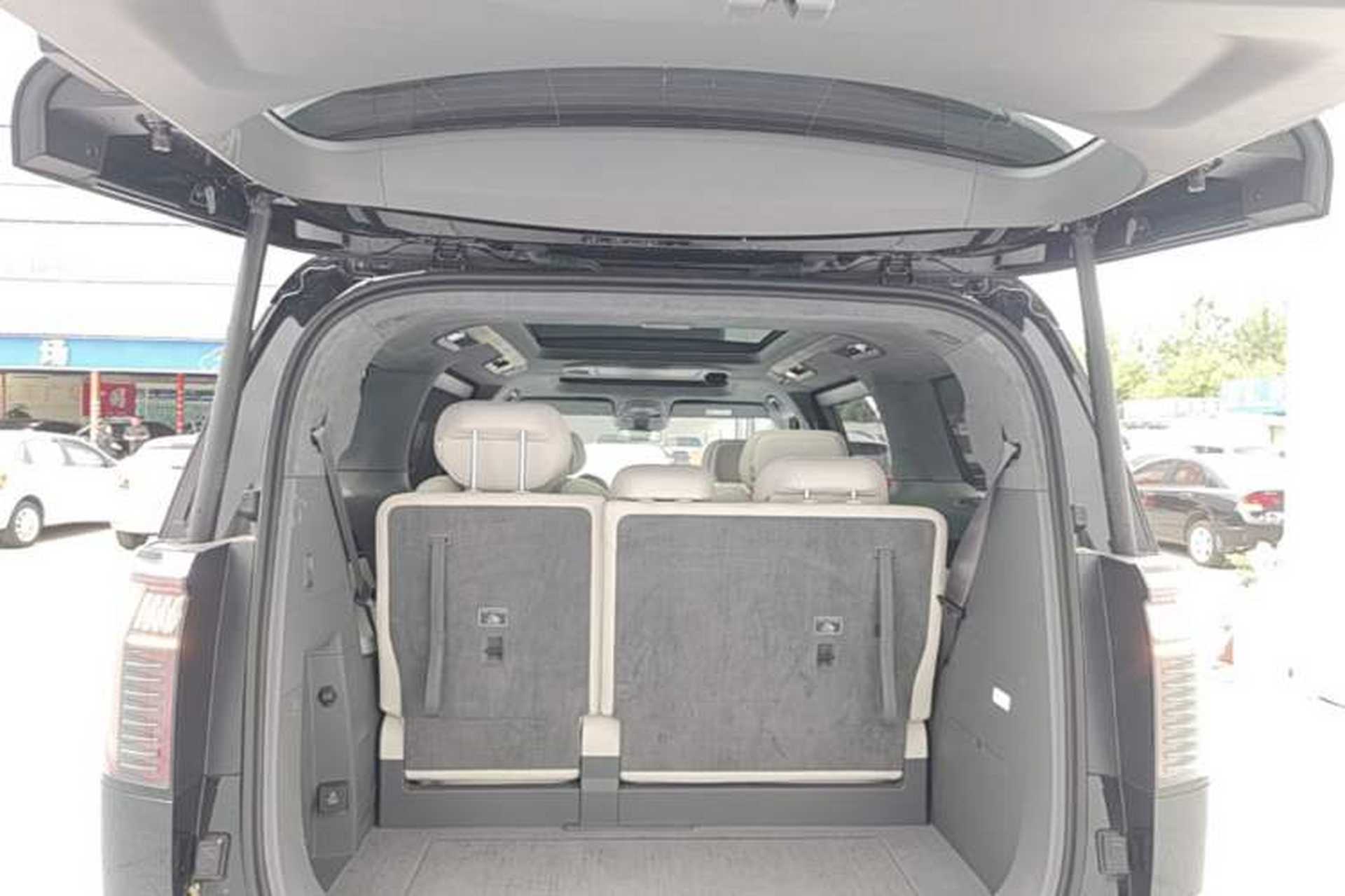 Used Zeekr 009 2024 7-Seater Aisle Version 108 kWh Trunk