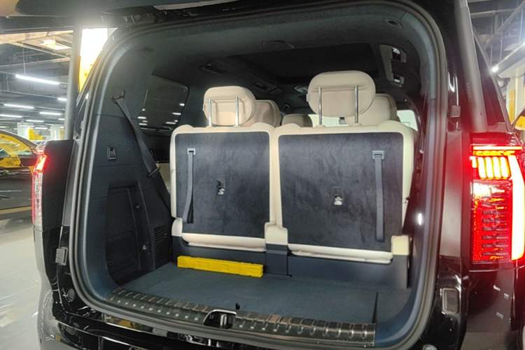Used Zeekr 009 2024 Six-Seat Executive Version 4WD 108 kWh Trunk