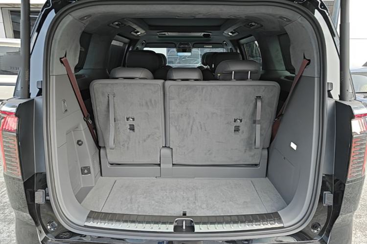 Used Zeekr 009 2024 7-Seater Aisle Version 108 kWh Trunk