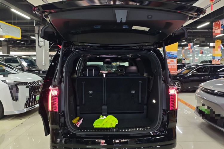 Used Zeekr 009 2024 7-Seater Aisle Version 108 kWh Trunk