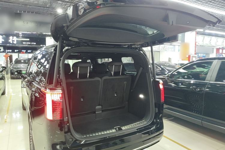Used Zeekr 009 2024 Six-Seat Executive Version 4WD 108 kWh Trunk