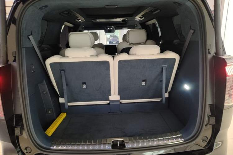 Used Zeekr 009 2024 Six-Seat Executive Version 4WD 108 kWh Trunk