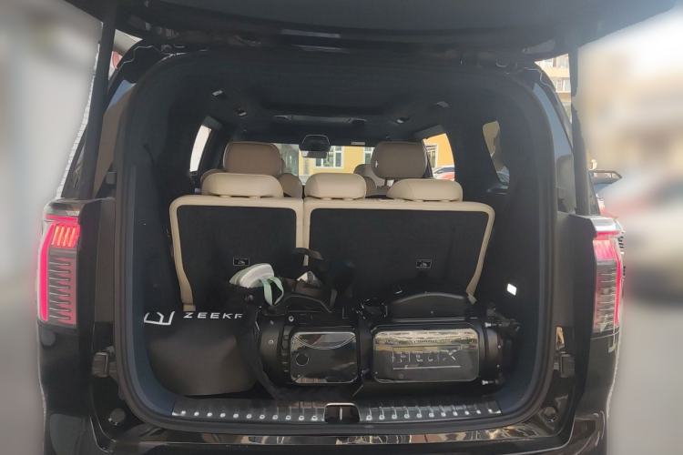 Used Zeekr 009 2024 7-Seater Aisle Version 108 kWh Trunk