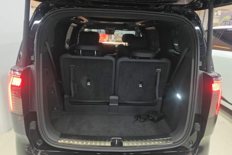 Used Zeekr 009 2024 Six-Seat Executive Version 4WD 108 kWh Trunk