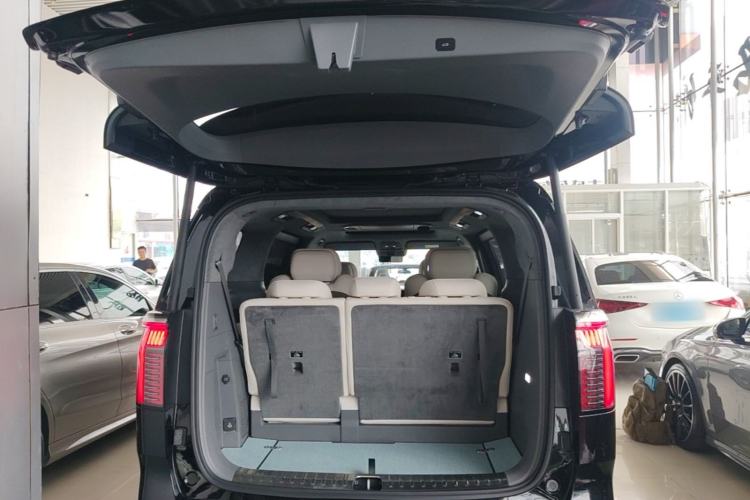 Used Zeekr 009 2024 7-Seater Aisle Version 108 kWh Trunk