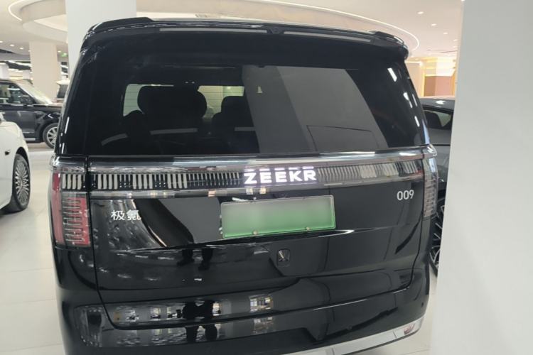 Used Zeekr 009 2024 7-Seater Walk-Through Version Four-Wheel Drive 108 kWh Trunk