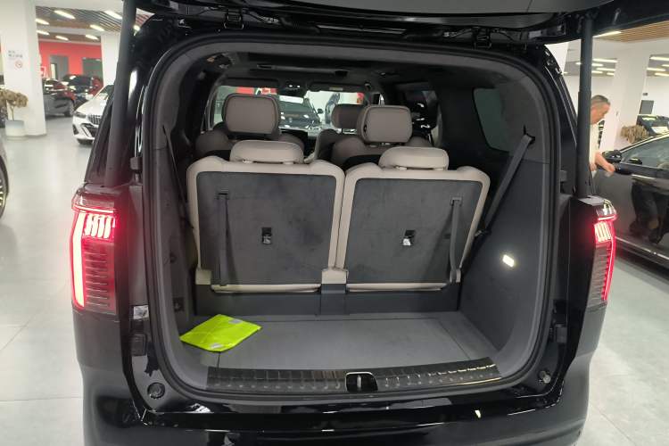 Used Zeekr 009 2024 Six-Seat Executive Version 4WD 108 kWh Trunk