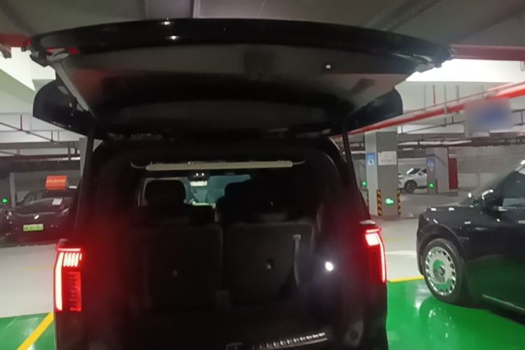 Used Zeekr 009 2024 Six-Seat Executive Version 4WD 108 kWh Trunk
