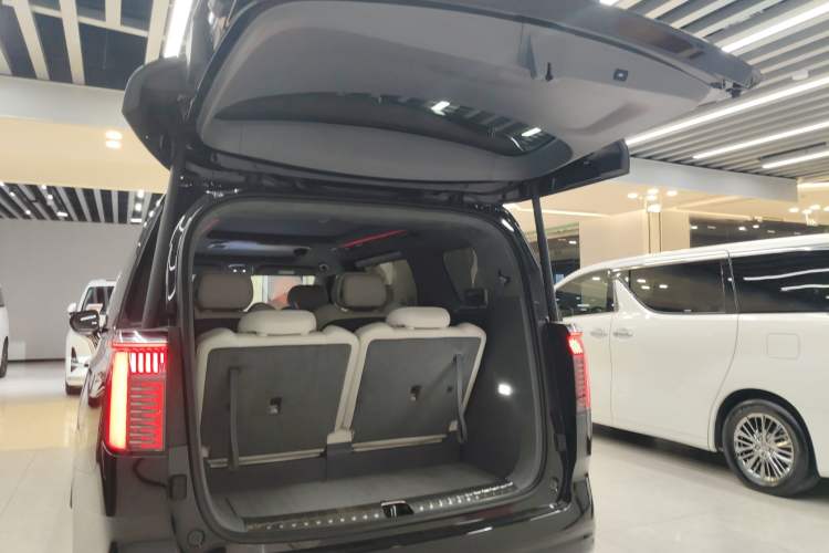 Used Zeekr 009 2024 Six-Seat Executive Version 4WD 108 kWh Trunk