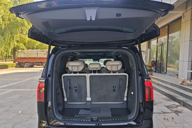 Used Zeekr 009 2024 7-Seater Walk-Through Version Four-Wheel Drive 108 kWh Trunk