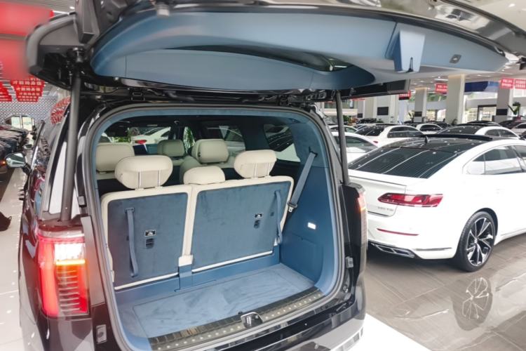 Used Zeekr 009 2024 7-Seater Walk-Through Version Four-Wheel Drive 108 kWh Trunk