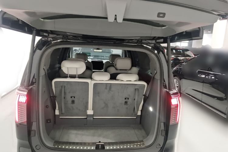 Used Zeekr 009 2024 7-Seater Walk-Through Version Four-Wheel Drive 108 kWh Trunk