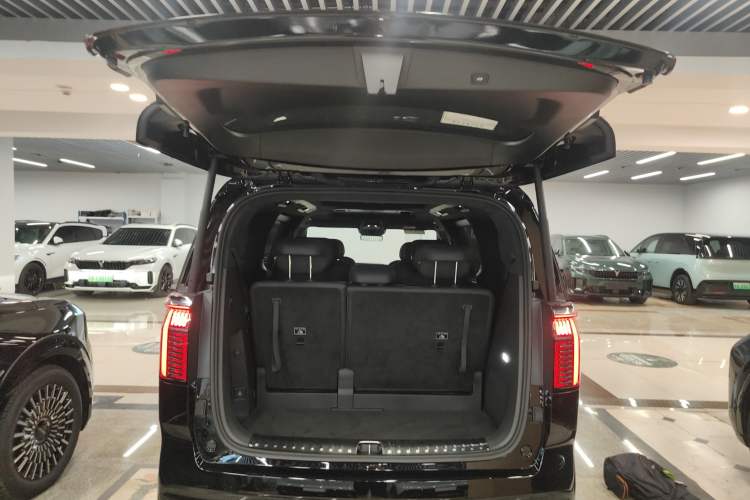 Used Zeekr 009 2024 7-Seater Aisle Version 108 kWh Trunk