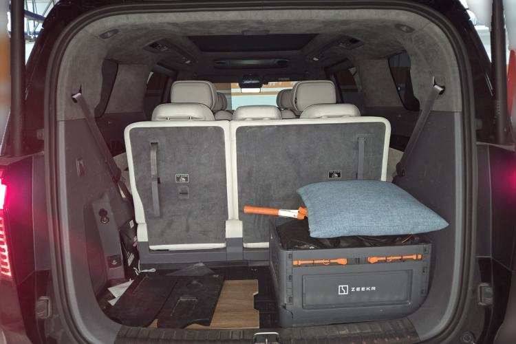 Used Zeekr 009 2024 7-Seater Aisle Version 140 kWh Trunk