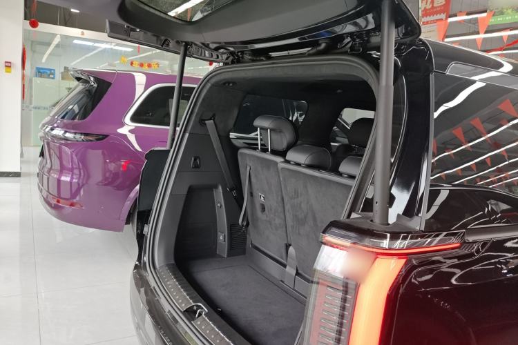Used Zeekr 009 2024 7-Seater Aisle Version 108 kWh Trunk