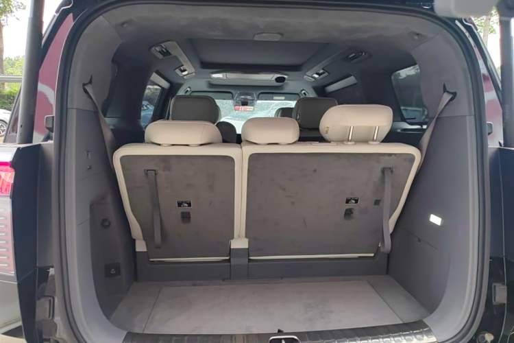 Used Zeekr 009 2024 7-Seater Walk-Through Version Four-Wheel Drive 108 kWh Trunk